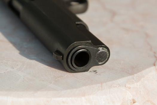 在肯塔基州和印第安纳州，枪支指控可能是严重犯罪.